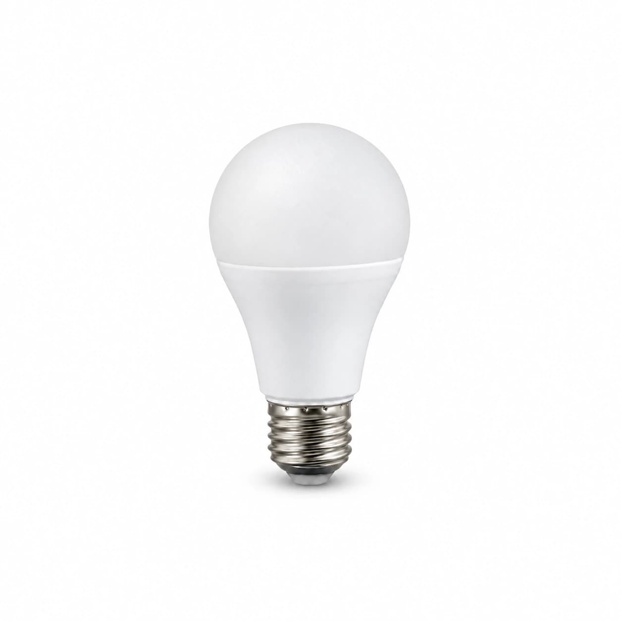 Ampoule LED E27 crépusculaire, dôme laiteux et culot à visser, sur fond blanc