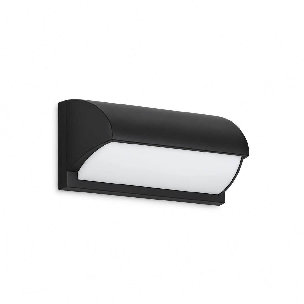 L'applique murale extérieure ovale éteinte, capot noir mat et diffuseur laiteux, fond blanc