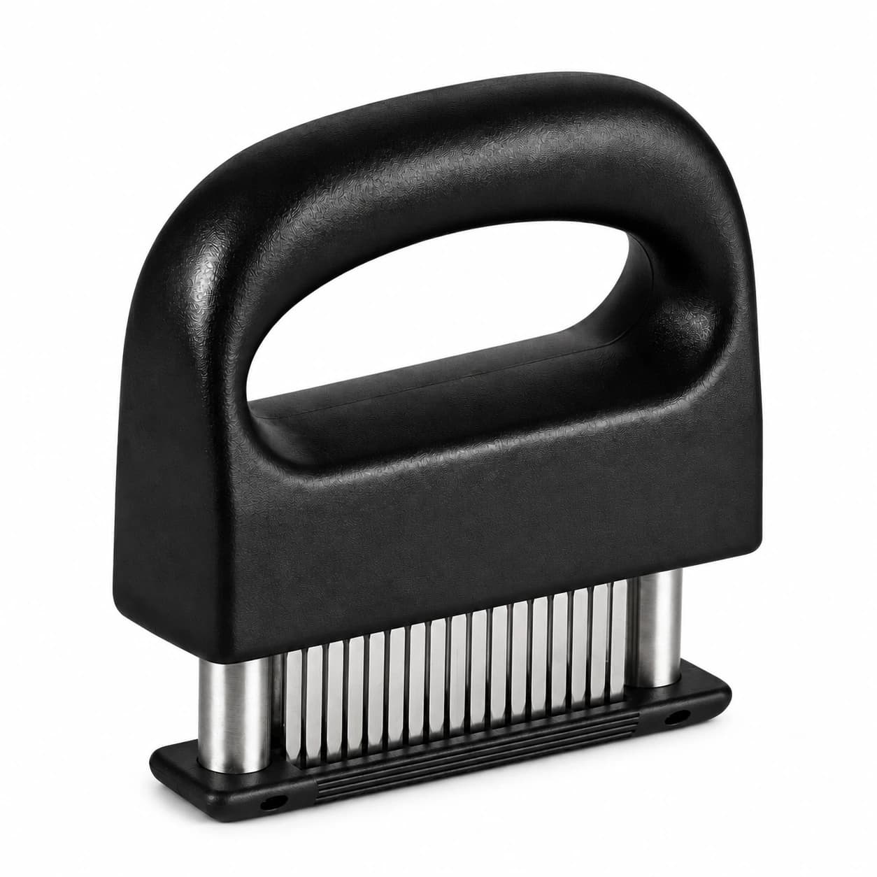 Attendrisseur à viande noir et inox vu de trois quarts sur fond blanc