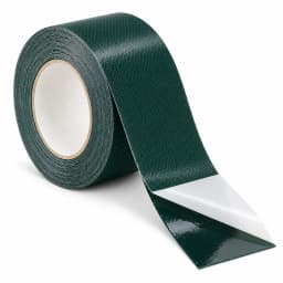 Le rouleau de bande de jonction vert foncé sur fond blanc, film protecteur blanc à demi décollé