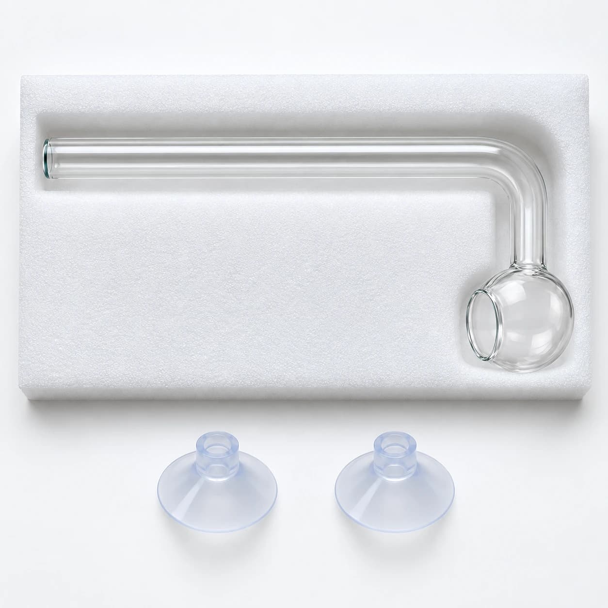 La pièce dans sa coque de mousse et les deux ventouses en silicone livrées avec elle
