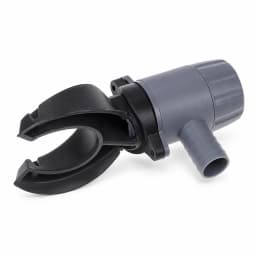 Collecteur d’eau de pluie gris et noir assemblé sur fond blanc