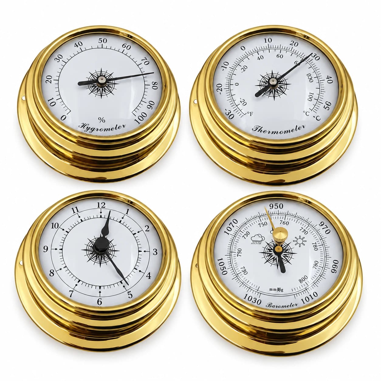 Les quatre cadrans au fini doré, baromètre, thermomètre, hygromètre et horloge, posés à plat sur fond blanc