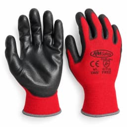 Gants enduits rouges sur fond blanc
