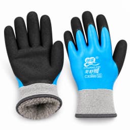 Paire de gants bleus sur fond blanc