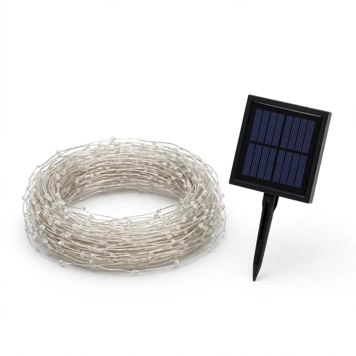 Sur fond blanc, couronne de fil argenté très fin perlée de diodes minuscules, à côté du petit panneau solaire carré sur son piquet