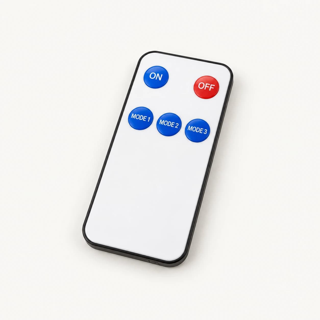 La télécommande blanche avec ses boutons de marche, arrêt et sélection des trois modes