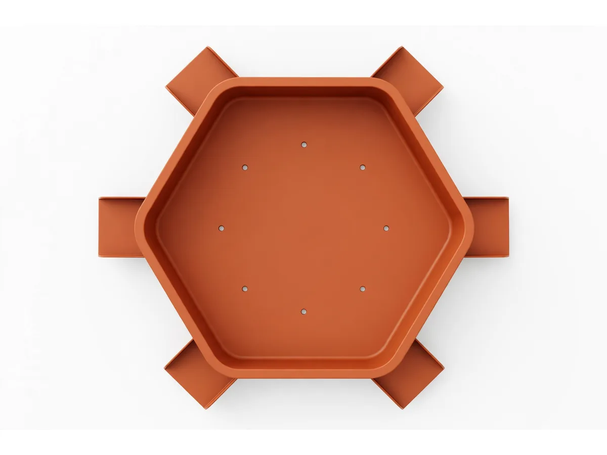 Le plateau hexagonal vu du dessus, rebord bas, tablettes d'angle et trous de drainage au fond