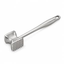 Marteau à viande double face en inox mat posé en diagonale sur fond blanc, grille de picots tournée vers l'objectif