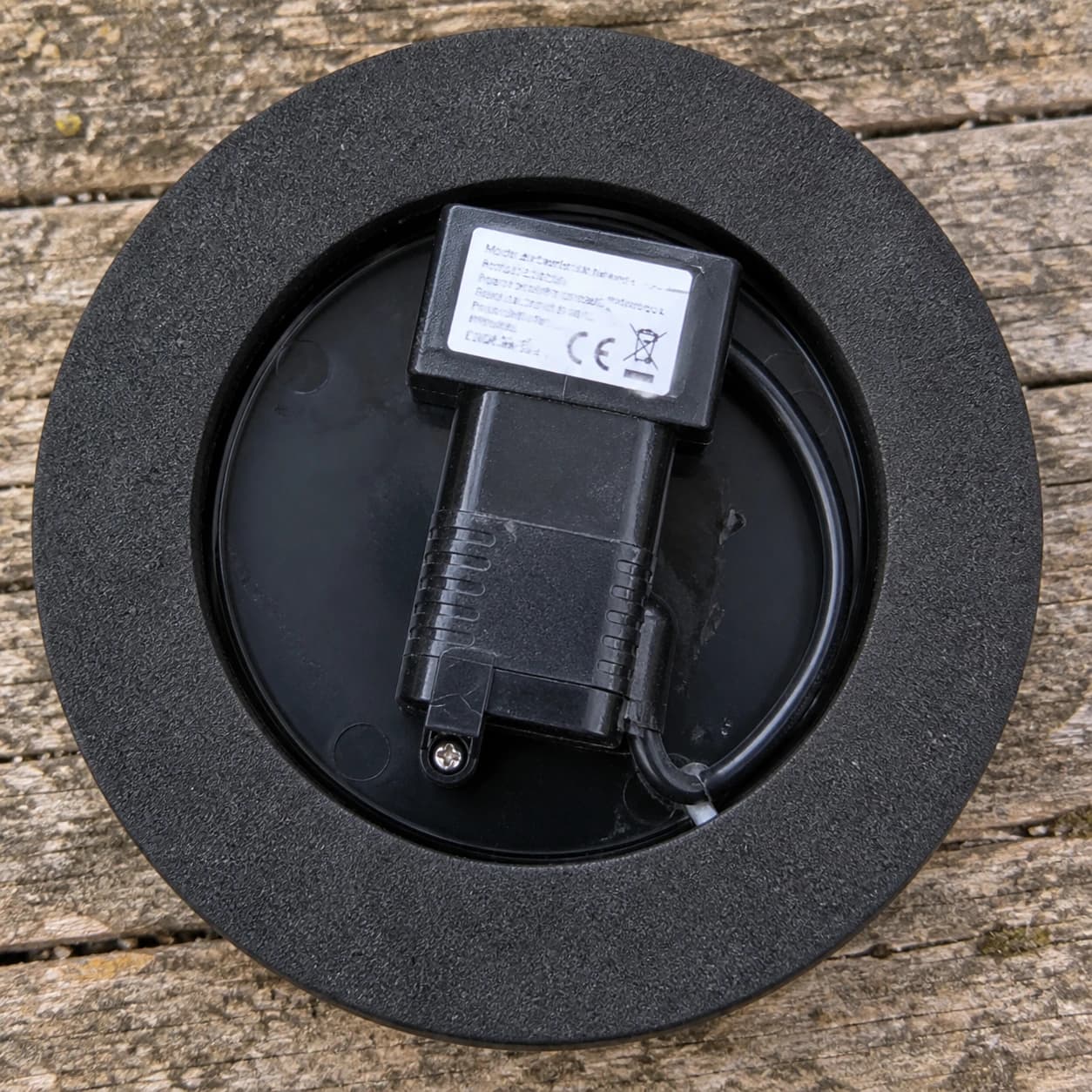 Pompe fixée sous le disque flottant