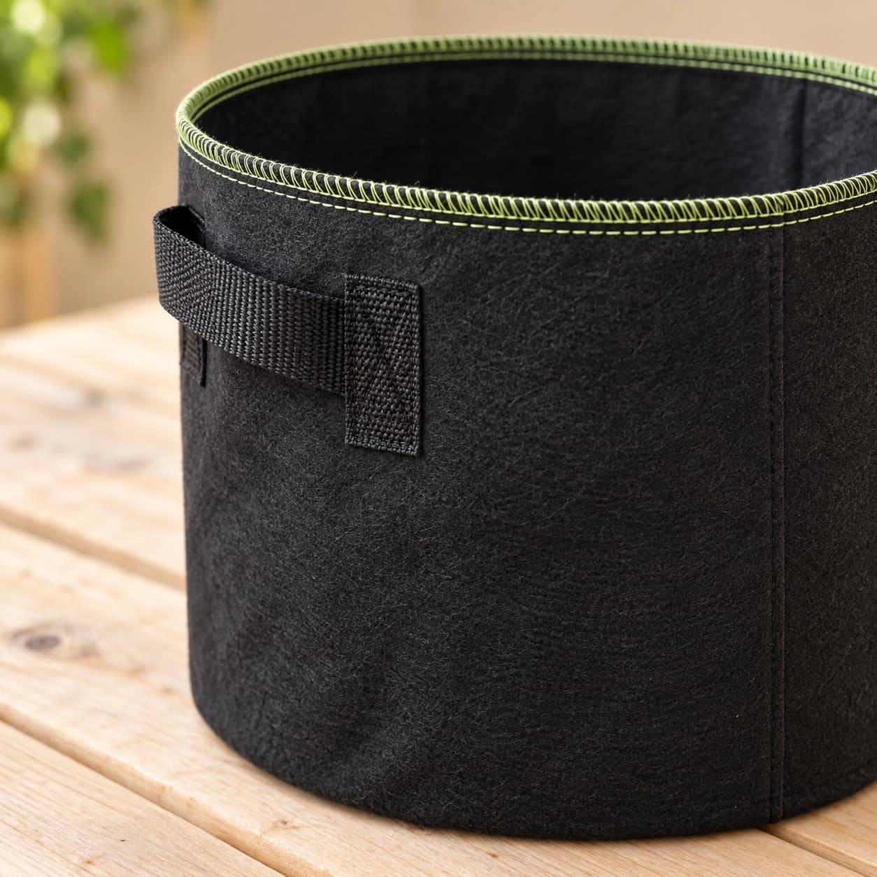 Détail du textile non tissé et d'une poignée cousue