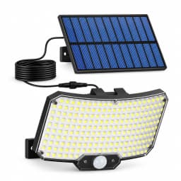 Projecteur solaire et panneau sur fond blanc