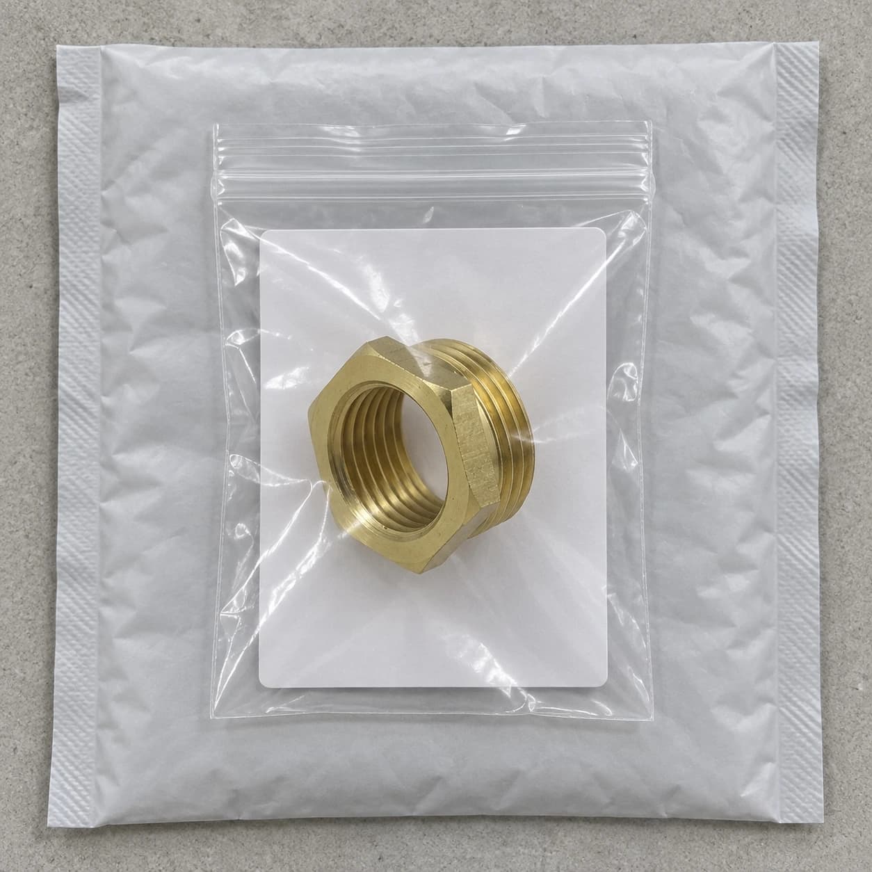 Contenu du colis : un raccord réducteur laiton dans son sachet individuel scellé