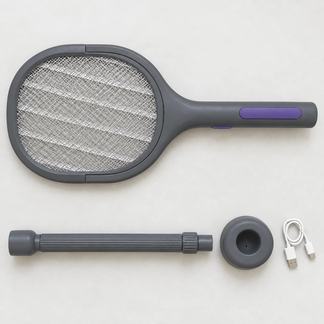 Contenu du colis : raquette, manche télescopique, socle et câble USB-C