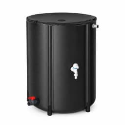 Contenant souple noir de 100 litres monté, posé au sol sur fond blanc, robinet de puisage blanc à collier bleu