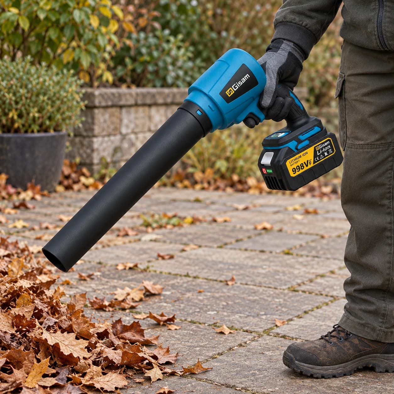 Souffleur utilisé pour regrouper des feuilles