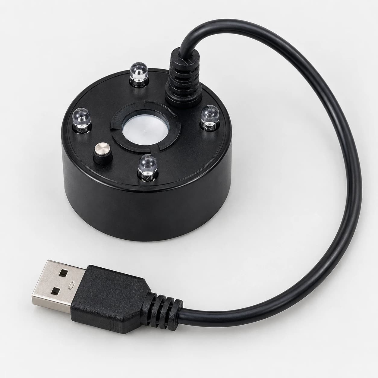 Le contenu du colis, le boîtier brumisateur et son câble USB seuls, sans alimentation