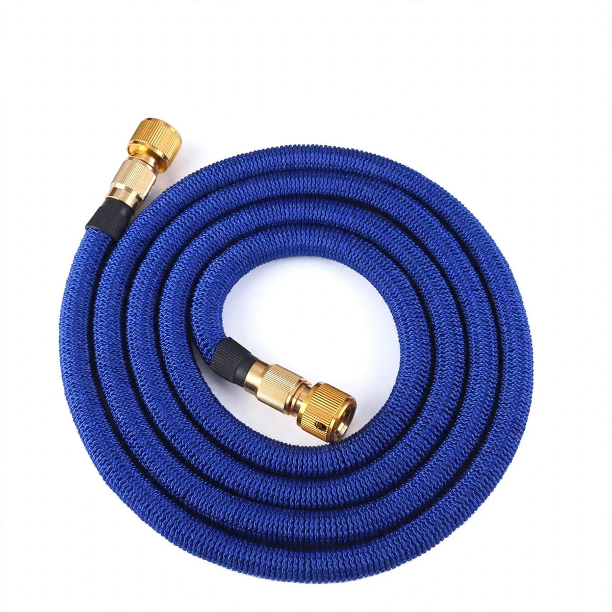 Tuyau d'arrosage extensible compact bleu à raccords métalliques, posé enroulé