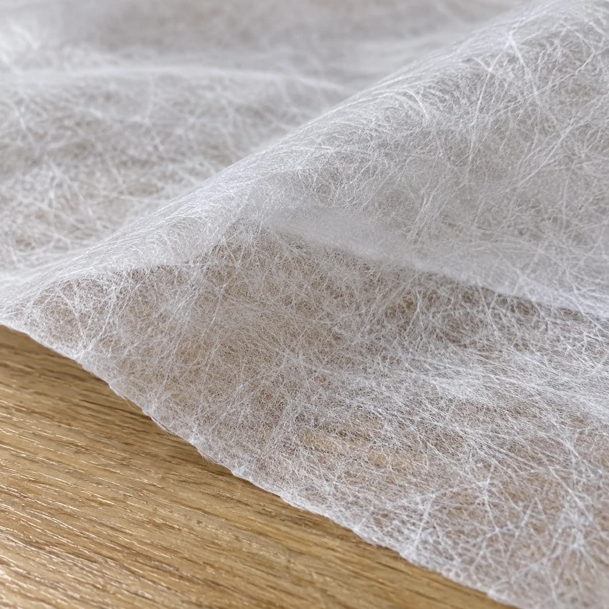 Gros plan des fibres du voile non tissé