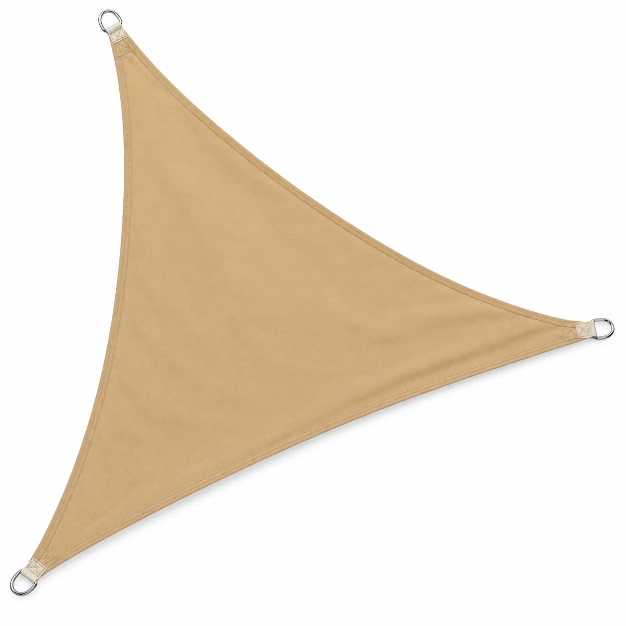 Vue globale du voile d'ombrage triangulaire tendu sur un balcon.